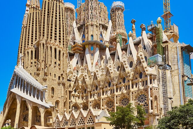 Barcelona Old Town and Top Attractions Private Car Tour - Private Transportation Options