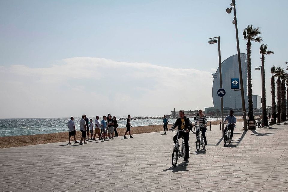 Barcelona: Private 5 Neighborhoods Tour by Electric Bike - Experience the Neighborhoods