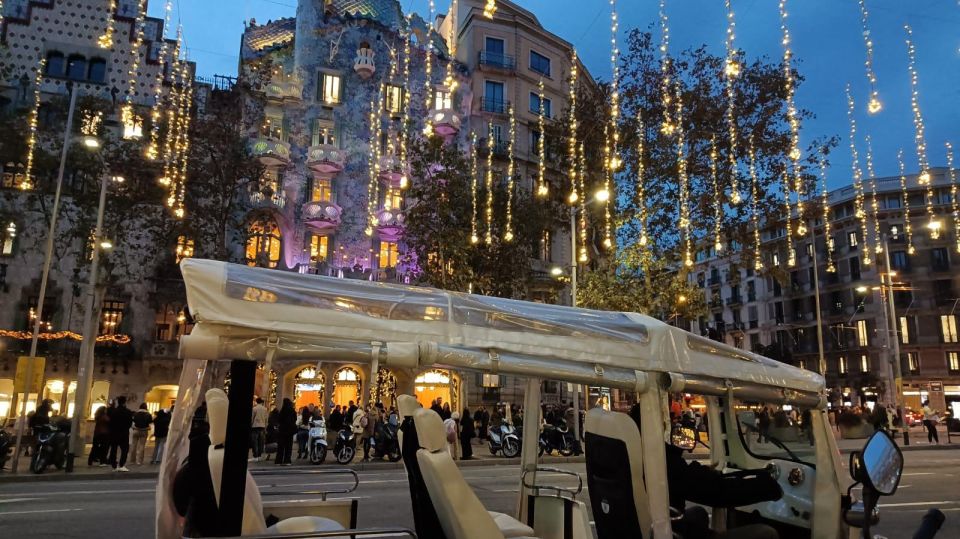 Barcelona: Private Christmas Lights Tour by Eco Tuk Tuk - Tour Highlights and Itinerary