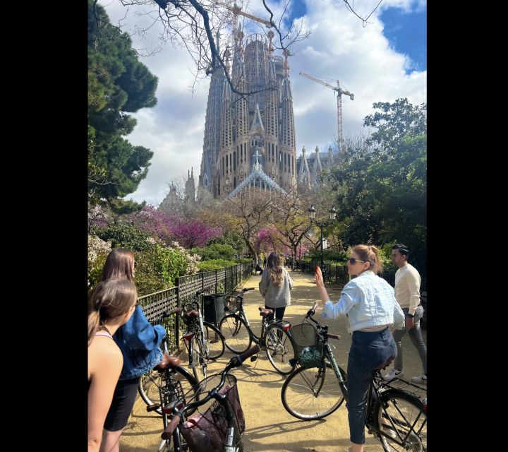 Barcelona: Private E-Bikes Tour / Electric Scooter - Itinerary Details