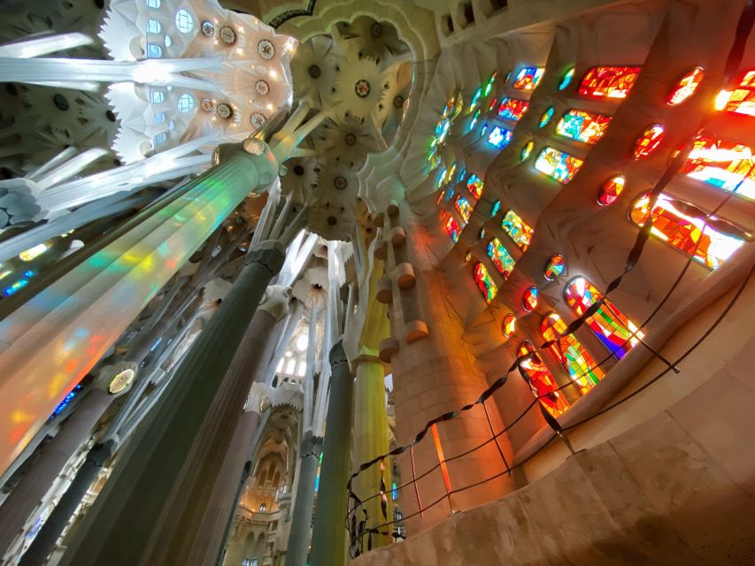 Barcelona: Private Guided Tour of Sagrada Familia - Full Tour Description