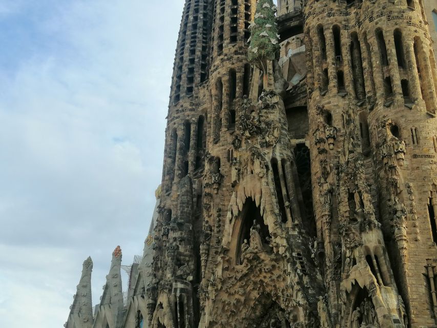 Barcelona: Sagrada Família Outdoor Walking Tour - Inclusions