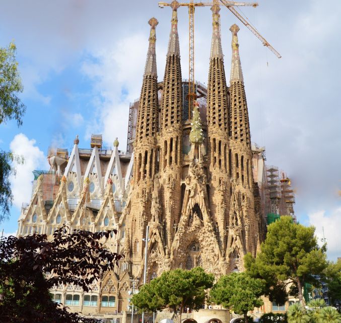 Barcelona: Sagrada Familia Private Tour - Tour Highlights