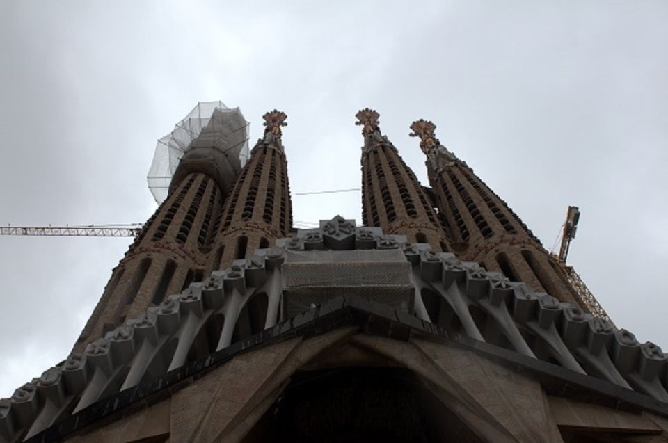 Barcelona: Sagrada Familia Tour of the Facades in German - Booking Information