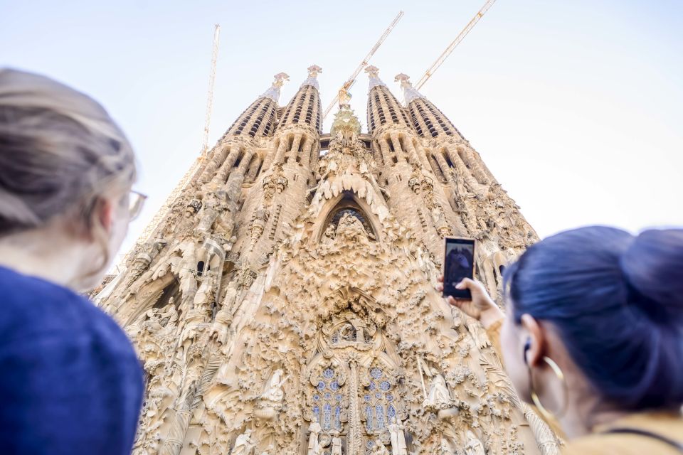 Barcelona: Sagrada Familia Tour With Optional Tower Access - Booking and Pricing