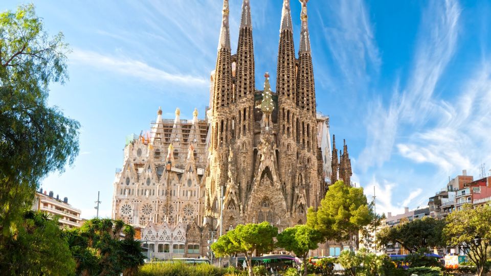 Barcelona: Sailing Trip, Sagrada Familia, and Casa Batlló - Activity Inclusions