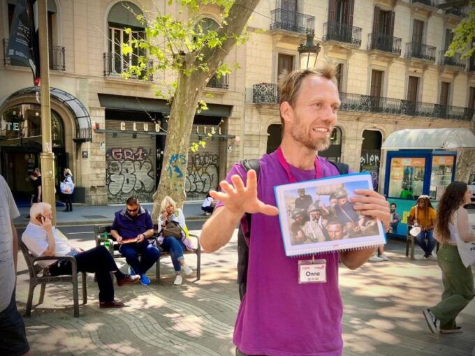 Barcelona: Spanish Civil War and Dictatorship Walking Tour - Inclusions