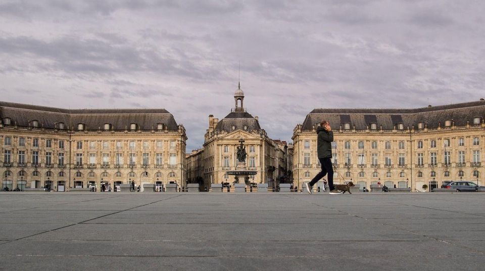 Bordeaux: Private Guided Walking Tour - Experience and Wine Highlights