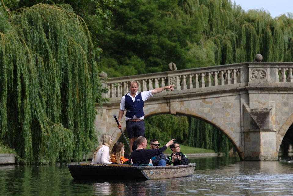 Cambridge: Guided Shared River Punting Tour - Tour Experience