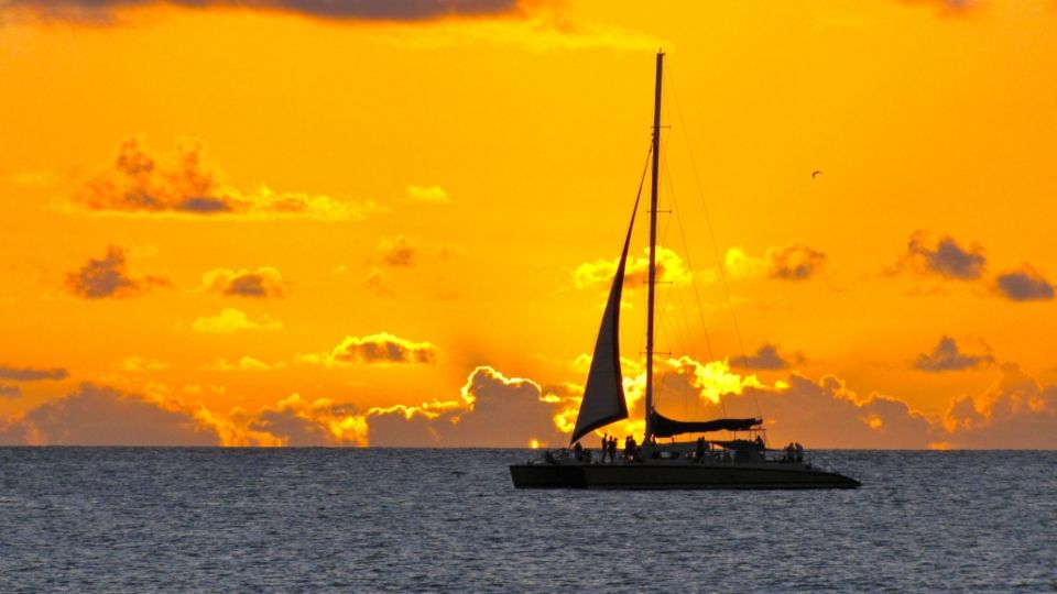 Cambrils: Costa Dorada Sunset Catamaran Cruise With Drinks - Highlights