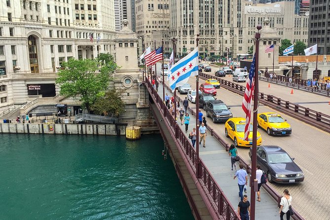 Chicago Walking Tour: The Magnificent Mile - Architectural Icons