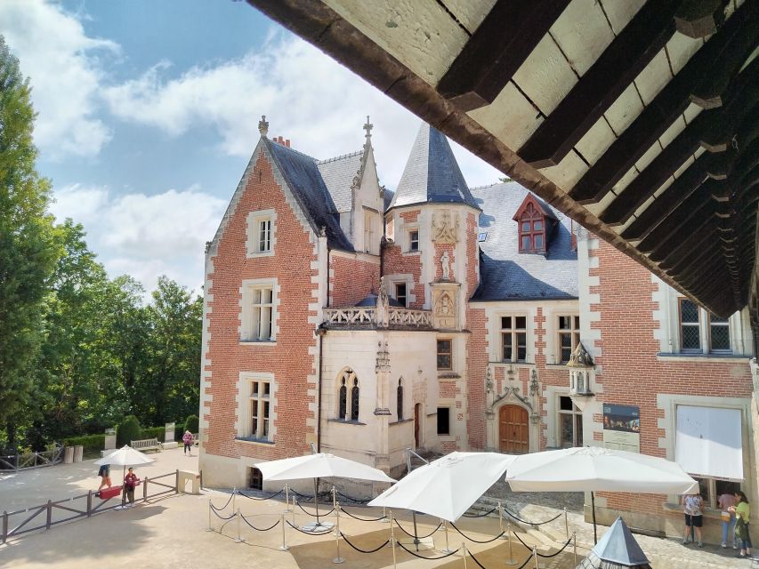 Clos Lucé: Da Vinci's Castle Private Guided Tour With Ticket - Experience Highlights