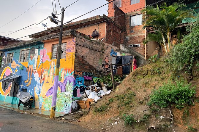 COMUNA 13 Graffiti Tour - Directions and Contact Information