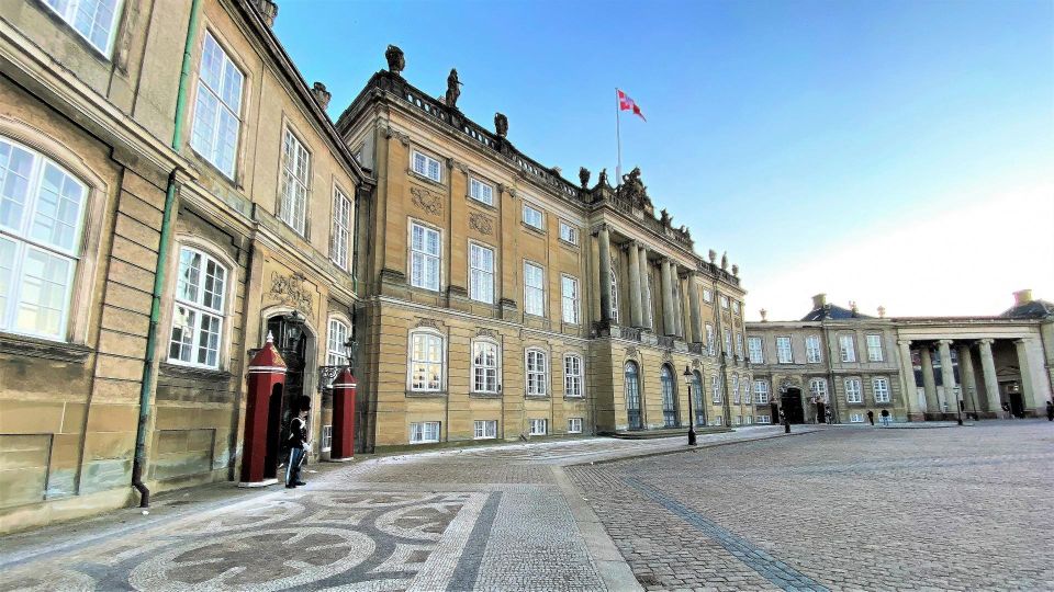 Copenhagen: 4-Hour Public Guided Walking Tour in French - Experience Highlights and Tour Description