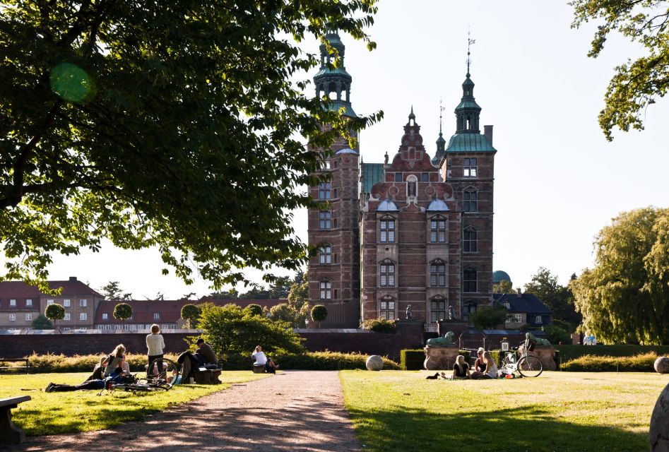Copenhagen: Private Guided Walking Tour of Rosenborg Castle - Castle Features