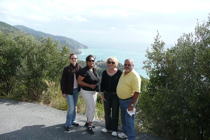 Day Trip to Cinque Terre by Deluxe Minivan & Hiking - Customer Interaction Features