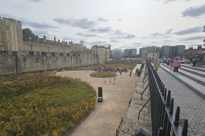 Easy Access Tower of London Crown Jewel Torture and Executions - Learn About Executions at Tower