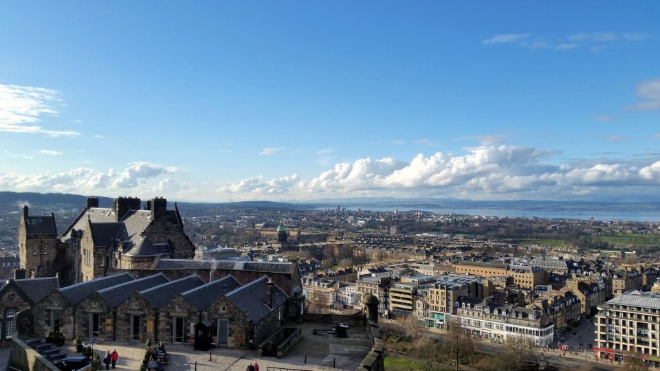 Edinburgh Castle: Guided Tour With Live Guide - Castle Complex Exploration