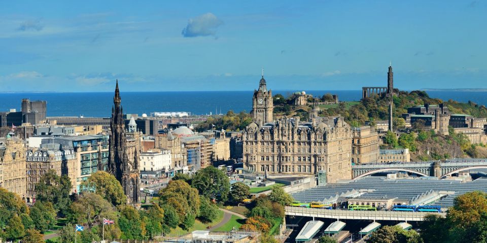 Edinburgh: Express Walk With a Local in 60 Minutes - Meeting Point