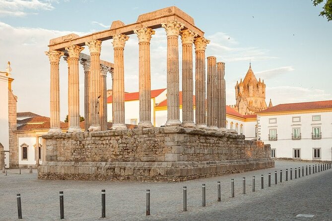 EVORA & MONSARAZ FULL-DAY PRIVATE TOUR With Winery, Cork & Gourmet Tavern - Winery Experience