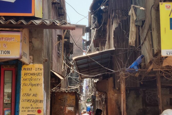 Exploring Dharavi: Mumbais Walking Slum Tour - Meeting and Pickup Information