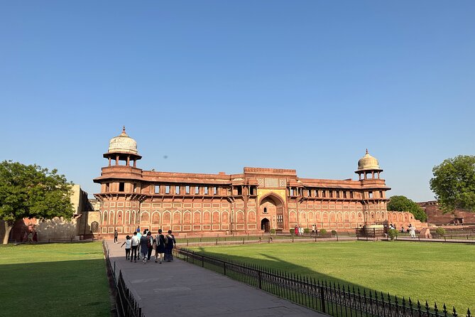 From Delhi: Taj Mahal Sunrise and Agra Fort Tour by Private Car - Meeting and Pickup Information