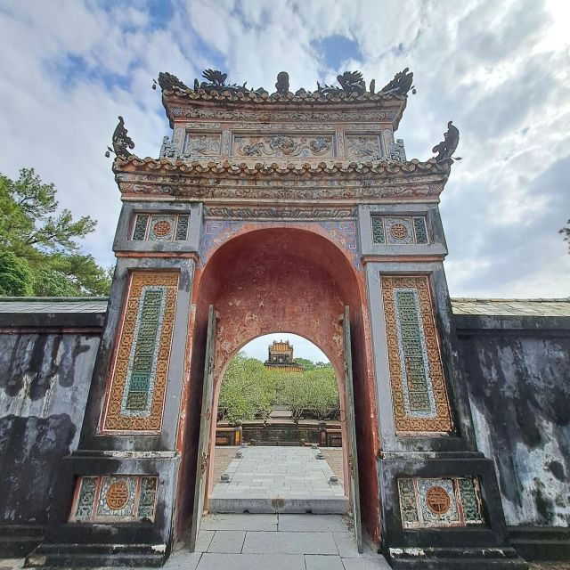 From Hoi An: Hue Imperial City, King Tomb & Sightseeing - Included Services