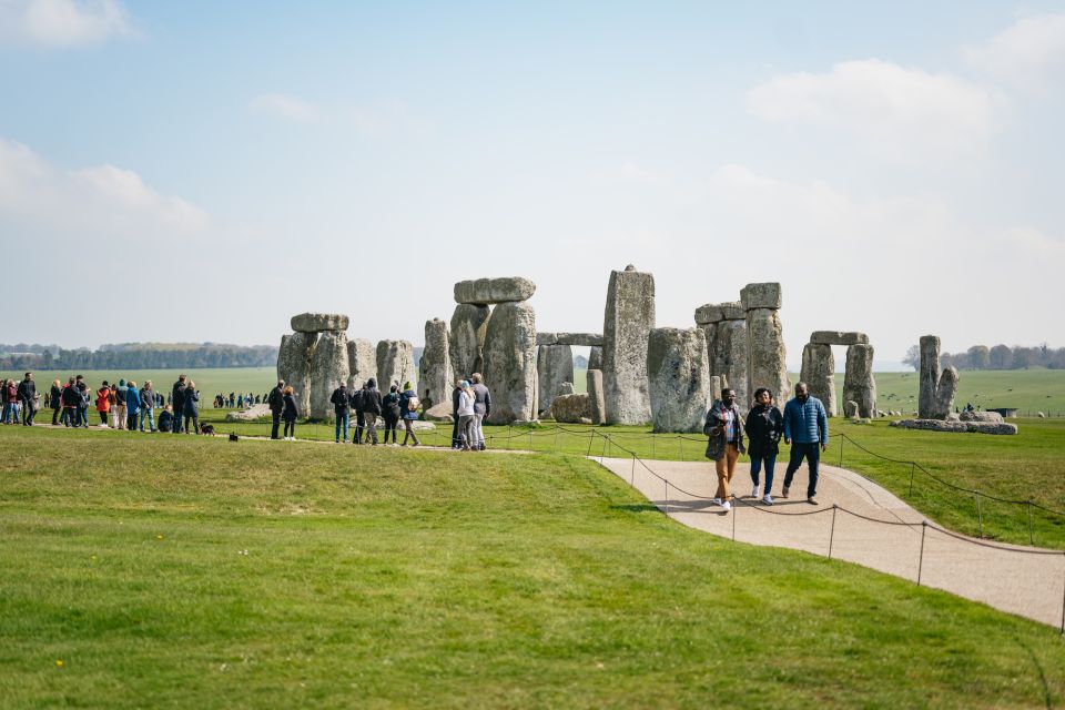 From London: Stonehenge Half-Day Trip With Audio Guide - Augmented Reality Features