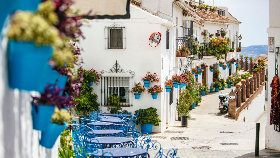 From Malaga or Costa Del Sol: Mijas, Marbella & Puerto Banus - Luxury Lifestyle at Puerto Banus