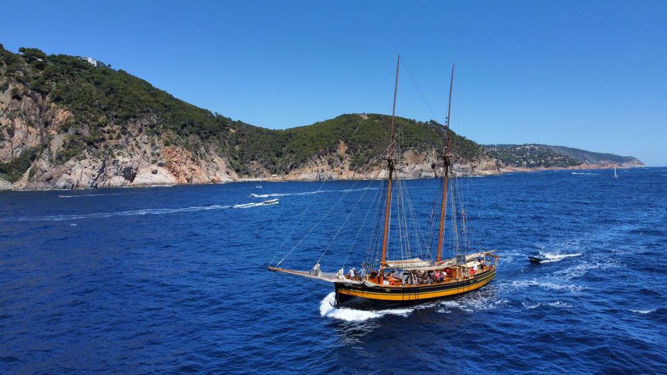 From Palamós: Southern Coast Sailing Tour - Multilingual Services and Accessibility