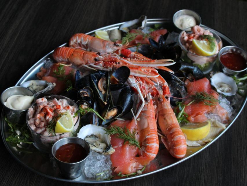 Glasgow: Luxury Seafood Platter at Scottish Restaurant - Location and Ambiance