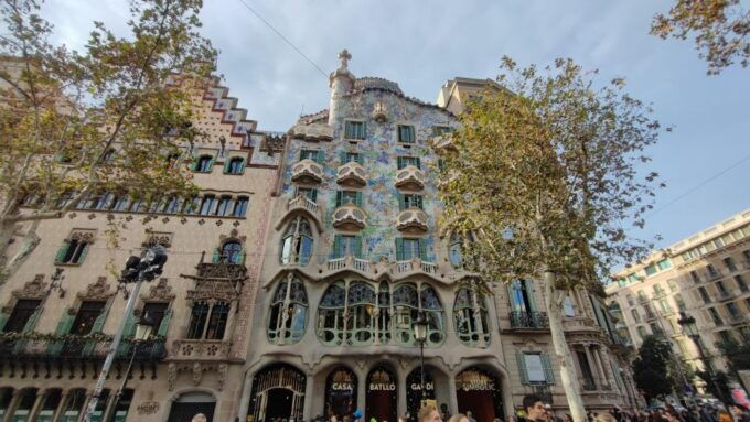 Gothic Quarter and Gaudí Small-Group Tour - Full Tour Description