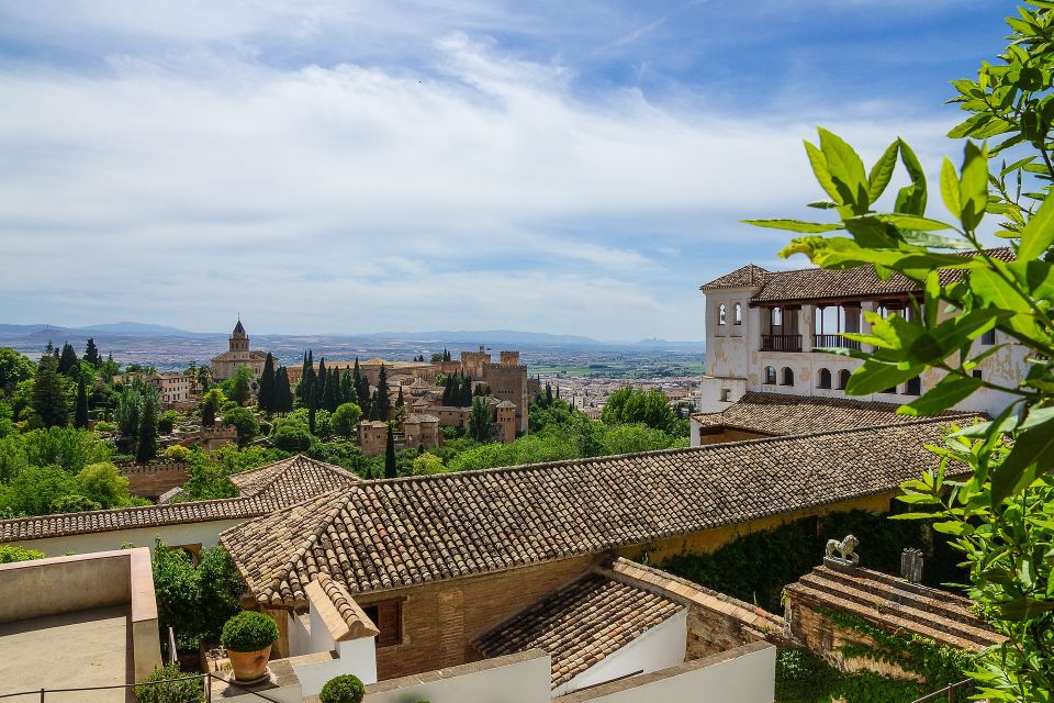 Granada: Alhambra Guided Tour W/ Nasrid Palaces & City Pass - Important Information