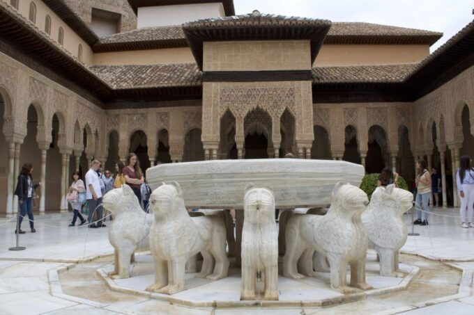 Granada: Alhambra Guided Tour With Nasrid Palaces - Tour Highlights