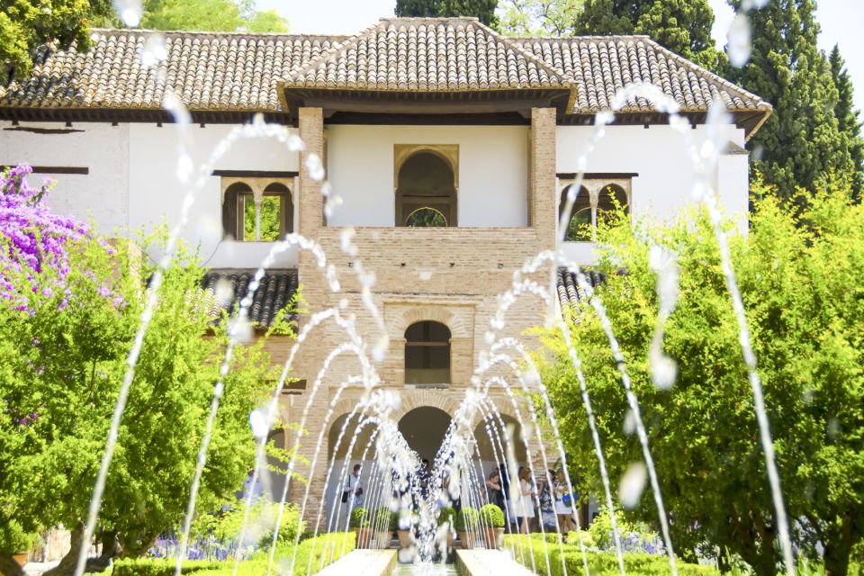 Granada: Alhambra, Nasrid, and Generalife Private Tour - Detailed Itinerary