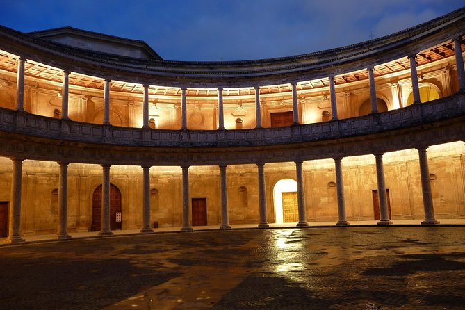 Granada: Historic Center Private Walking Tour - Expert Guided Tour