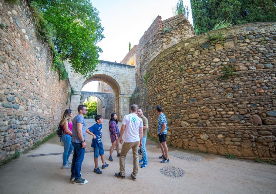 Granada: Water Paths History and Adventure Tour - Detailed Description