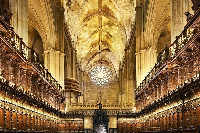 Guided Tour of the Cathedral and the Giralda With Admission Included - Group Size and Tour Options