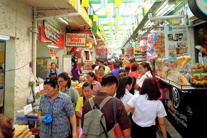 Guided Walking Tour of Grand Palace With Wang Lang Market - Exploring Wang Lang Market
