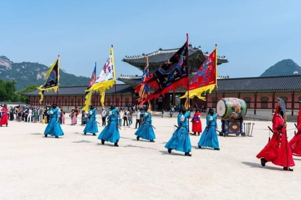 Gyeongbok-Gung and Seochon Walking Tour With Coin Lunchbox - Full Itinerary