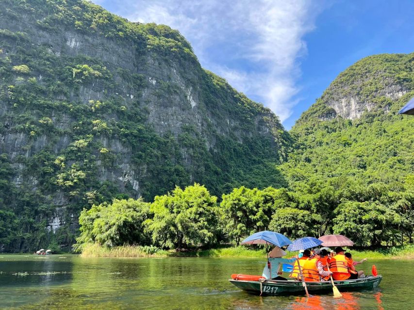 Hanoi: 1 Day Trip to Hoa Lu - Trang an - Mua Cave W/Lunch - Full Description