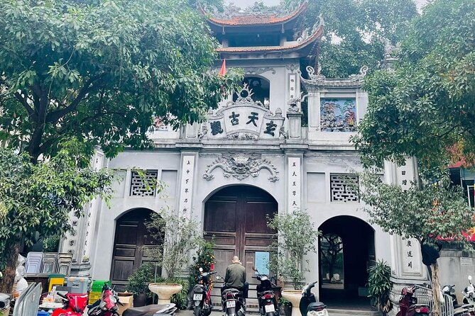 Hanoi Highlights and Hidden Gems Walking Tour - Guided Walking Experience