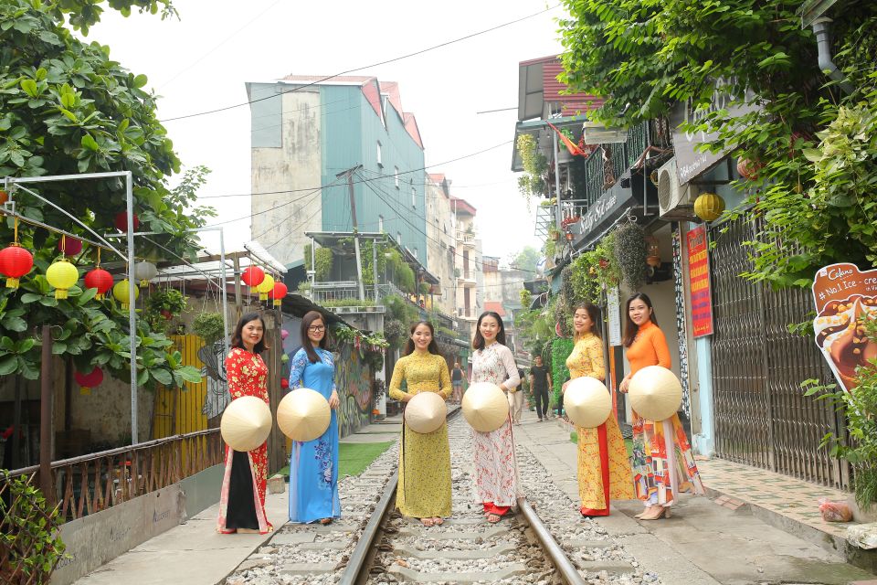 Hanoi: Traditional Ao Dai Dress and Non La Hat Rental - Key Information