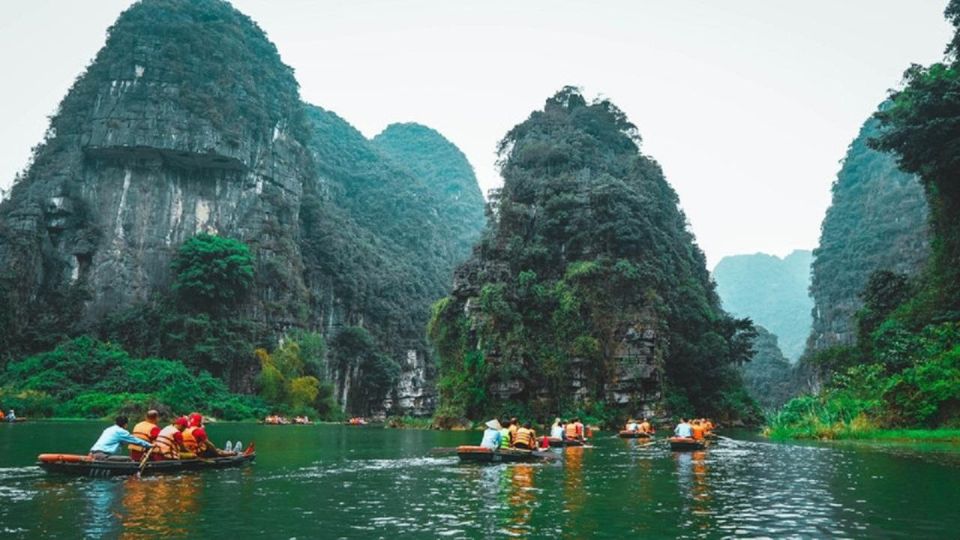 Hoa Lu- Tam Coc-Mua Cave 1 Day Trip by Limousine From Ha Noi - Hoa Lu Ancient Capital