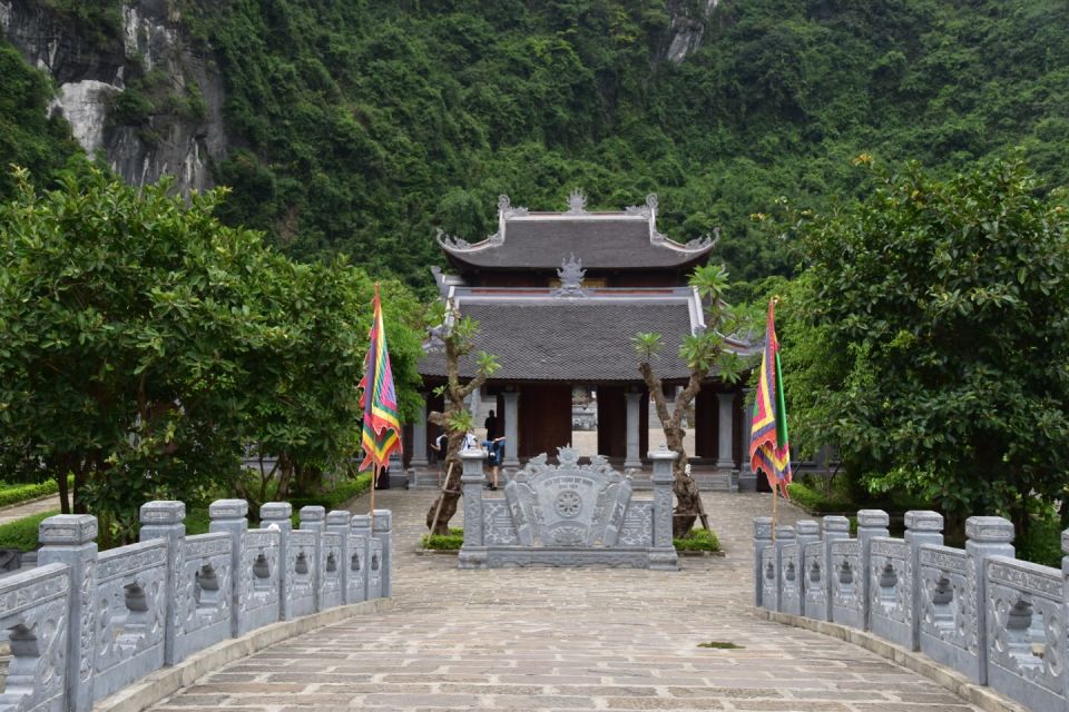 Hoa Lu -Tam Coc Rowing Boat, Buffet Lunch, Limousine Van - Booking Flexibility