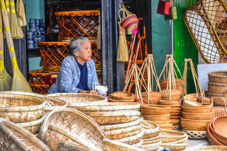 Hoi An: Grandma's Home Cooking Class With Market Tour - Cooking Class Experience