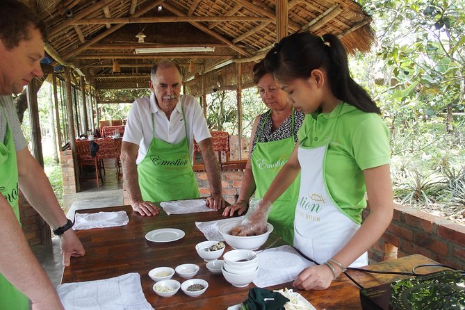Hue Private Tour to Thuy Bieu Village 1 Day - Artisans Demonstration Experience