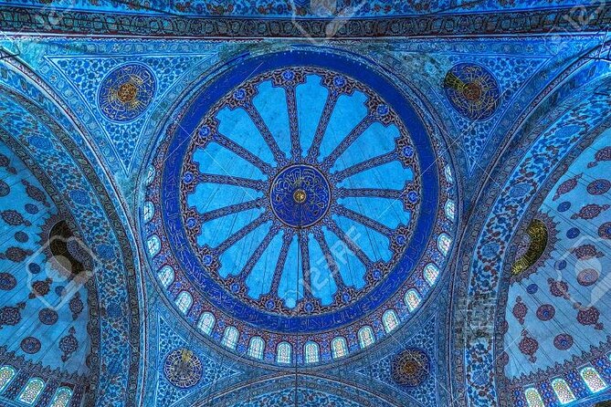 Istanbul Classics With Hagia Sophia, Blue Mosque, Topkapı Palace & Grand Bazaar - Royal Treasures at Topkapı Palace