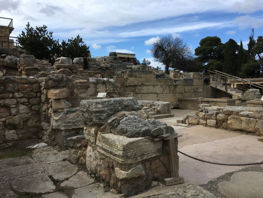 Knossos Palace Skip-The-Line Guided Tour With Max. 8 People - Tour Inclusions