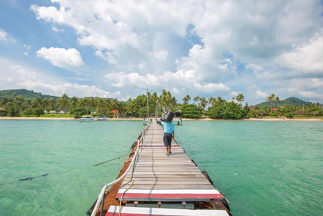 Koh Taen & Mudsum: Island Hopping and Snorkeling From Koh Samui - Enjoying a Relaxing Thai Lunch